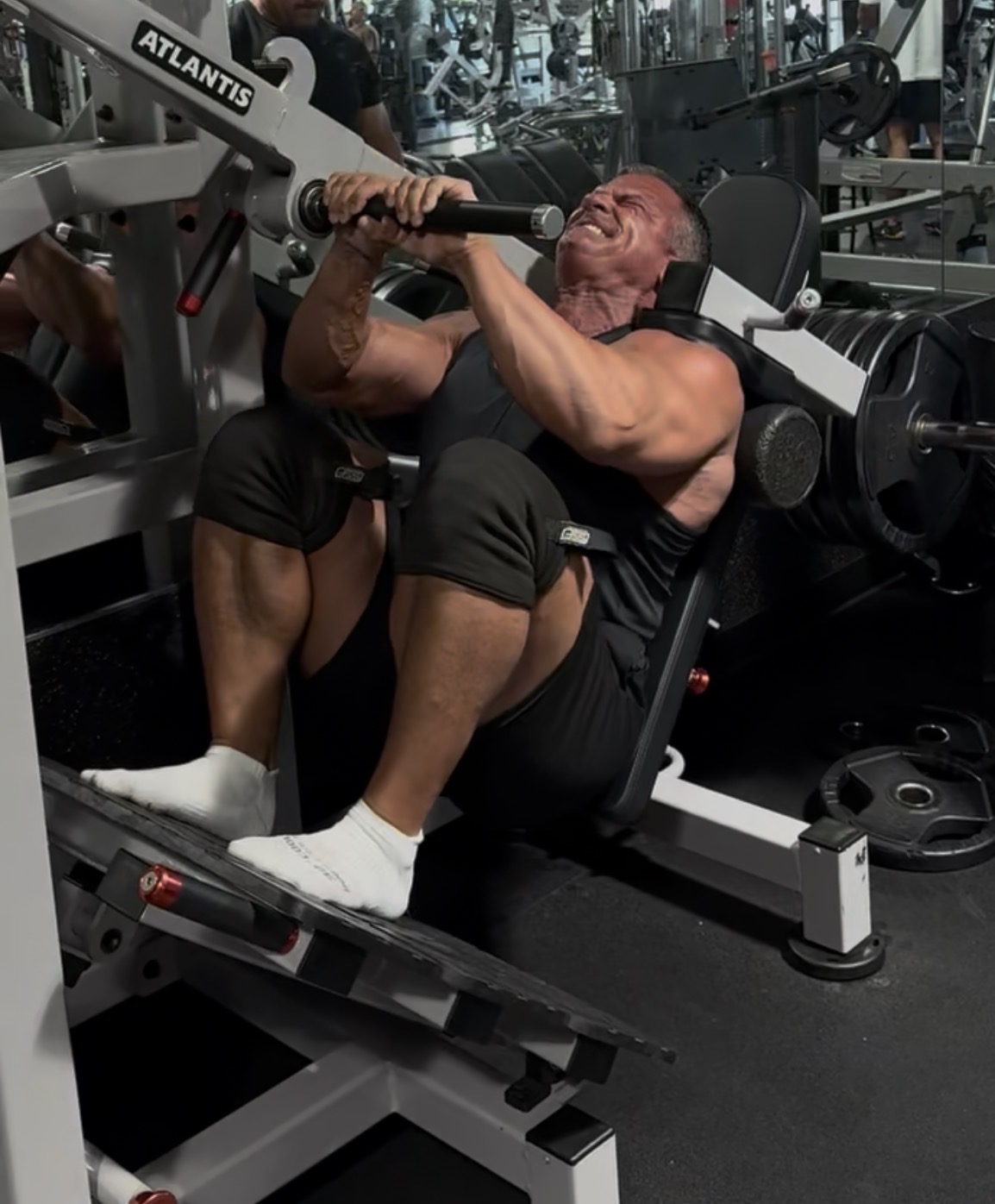 Ryan Benroth training, 48 years old, pendulum squat
